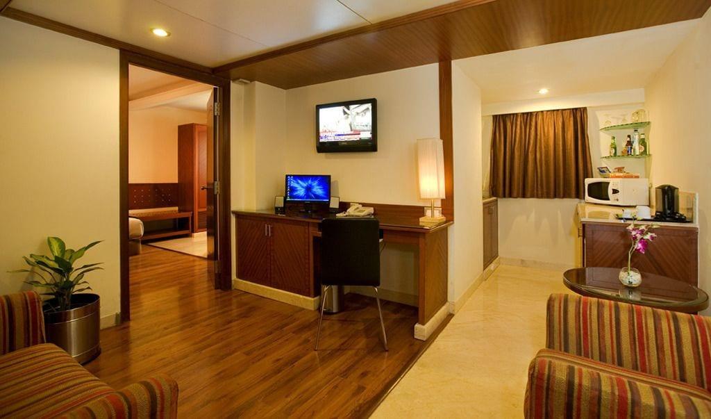The President Hotel Бангалор Экстерьер фото