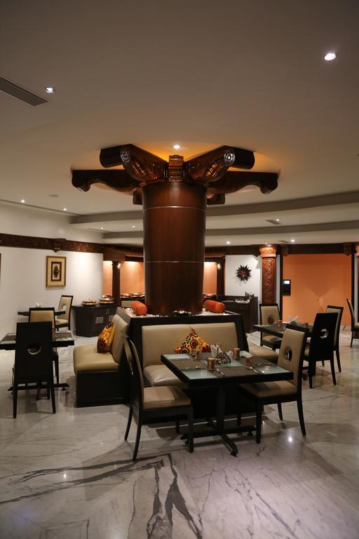 The President Hotel Бангалор Экстерьер фото