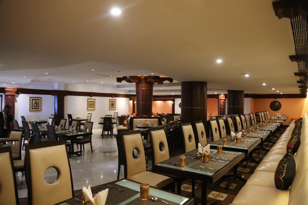 The President Hotel Бангалор Экстерьер фото