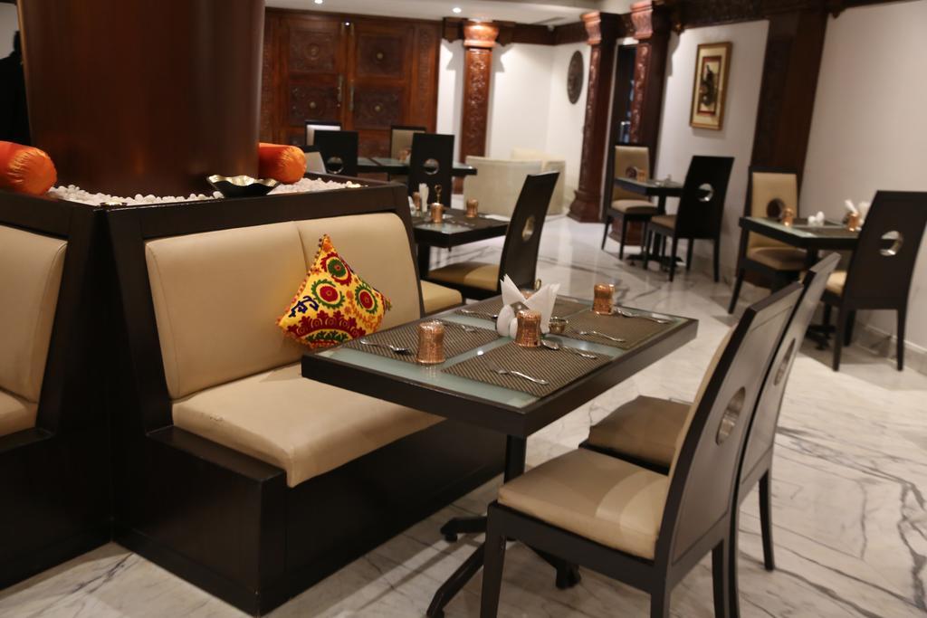 The President Hotel Бангалор Экстерьер фото