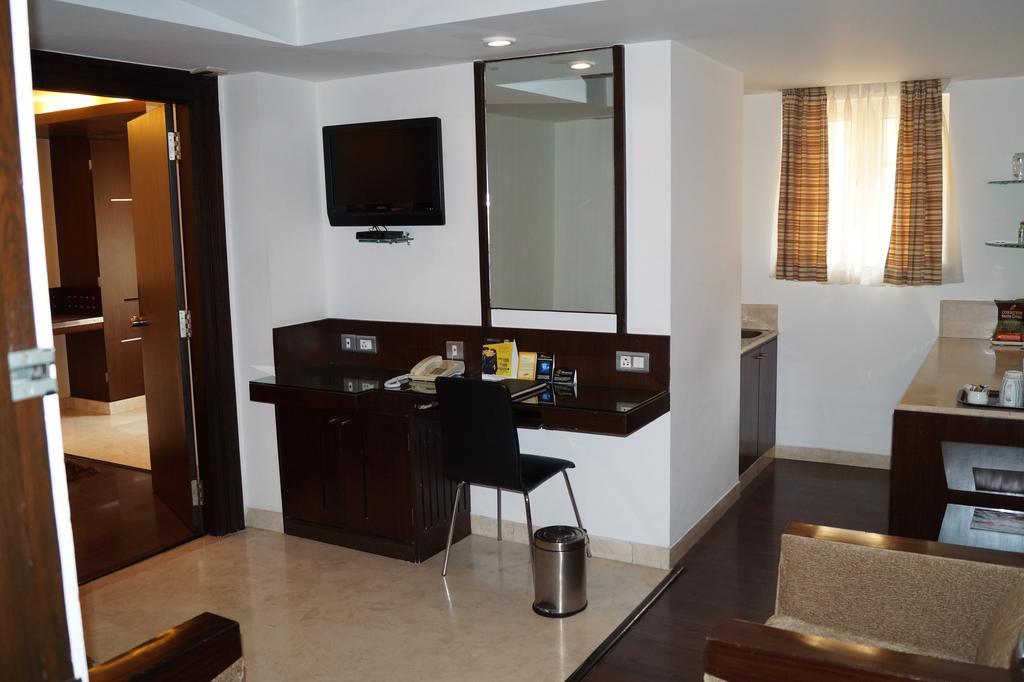 The President Hotel Бангалор Экстерьер фото