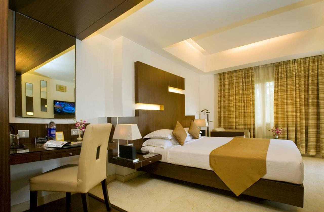 The President Hotel Бангалор Экстерьер фото